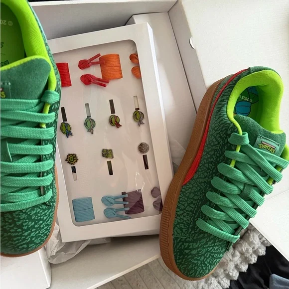 Men Green Turtle Themed Sneakers with Gum Sole - Picture 1 of 3